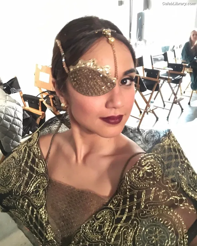 Summer Bishil photo 7 of 153