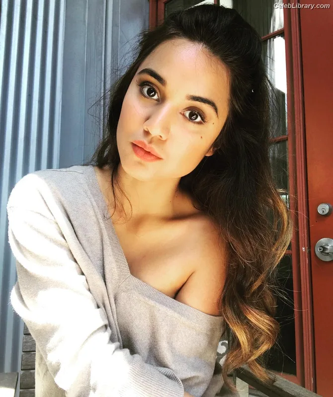 Summer Bishil photo 12 of 153