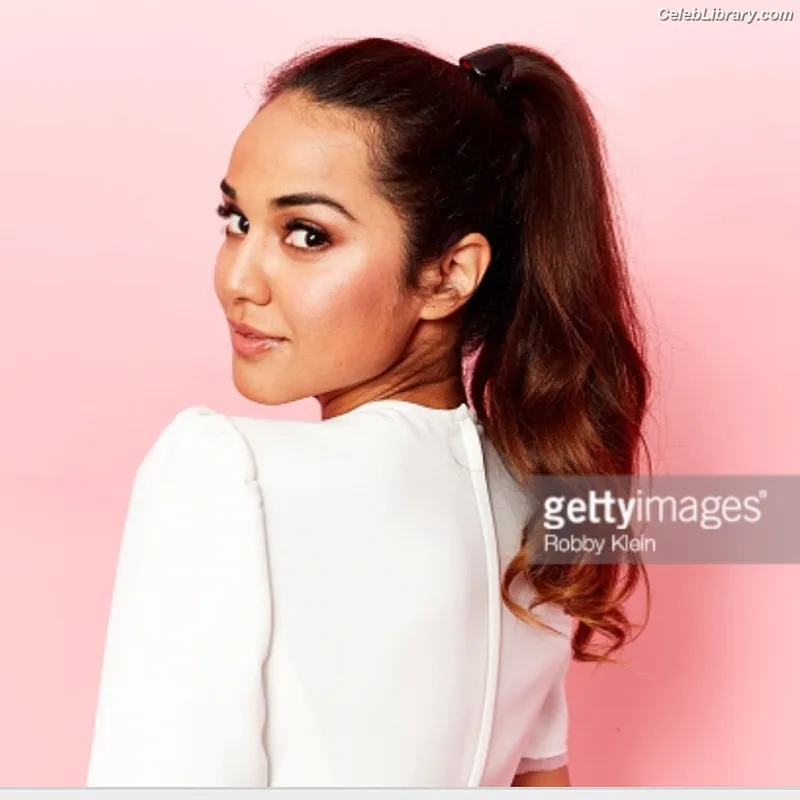 Summer Bishil photo 16 of 153