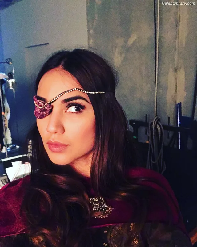 Summer Bishil photo 21 of 153