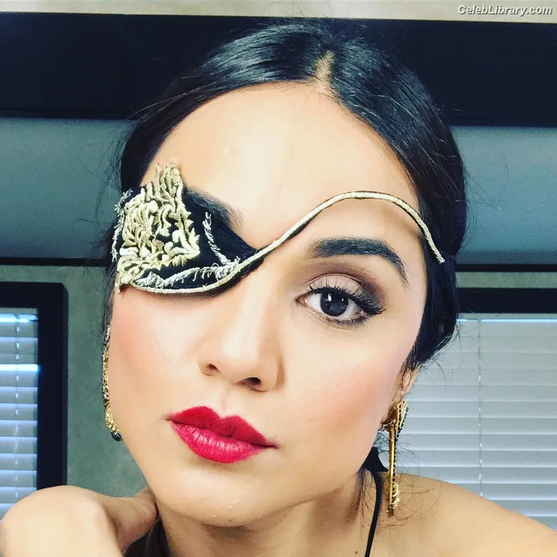 Summer Bishil photo 24 of 153