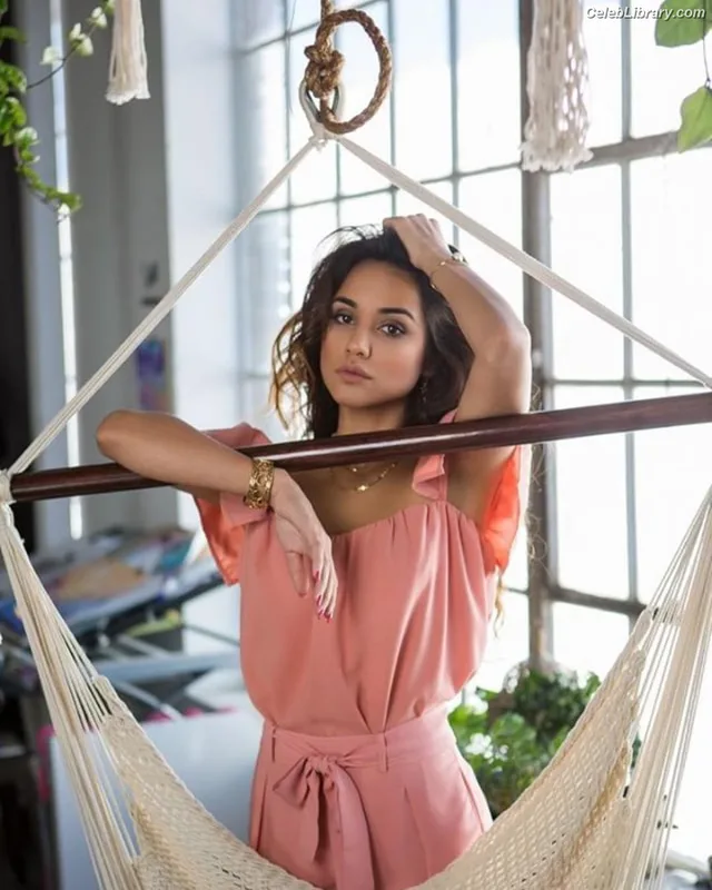 Summer Bishil photo 2 of 153