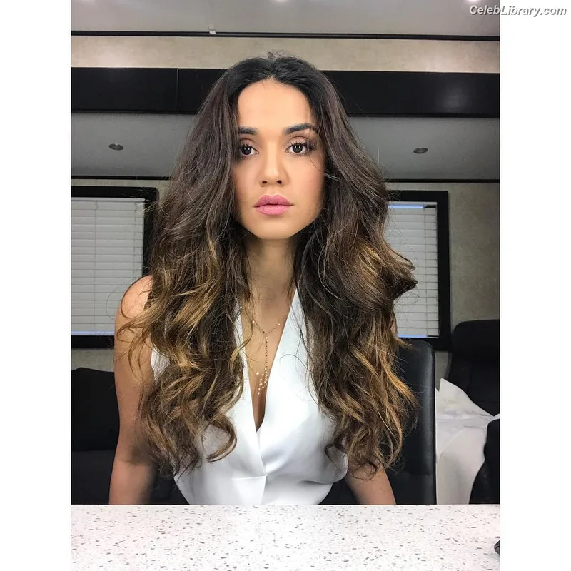 Summer Bishil photo 13 of 153