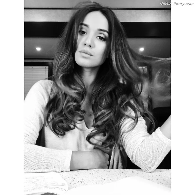 Summer Bishil photo 16 of 153