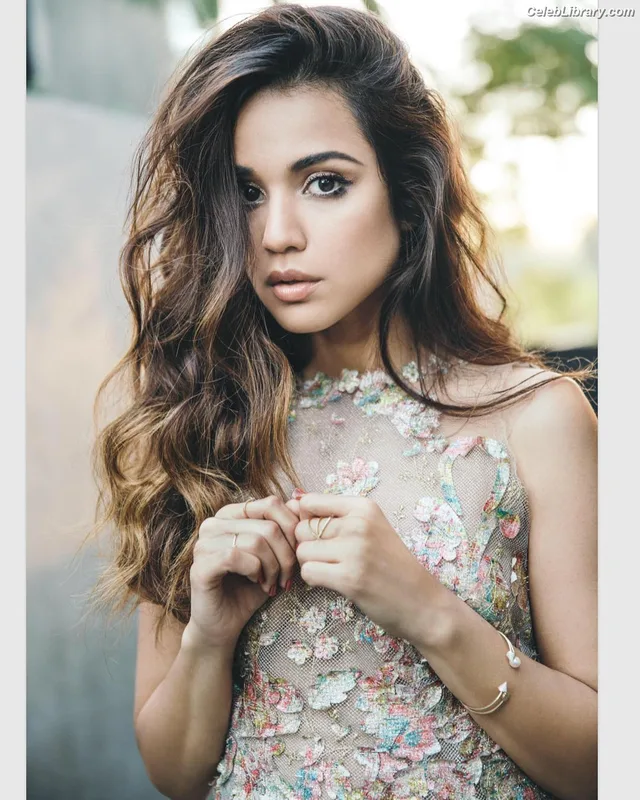 Summer Bishil photo 18 of 153