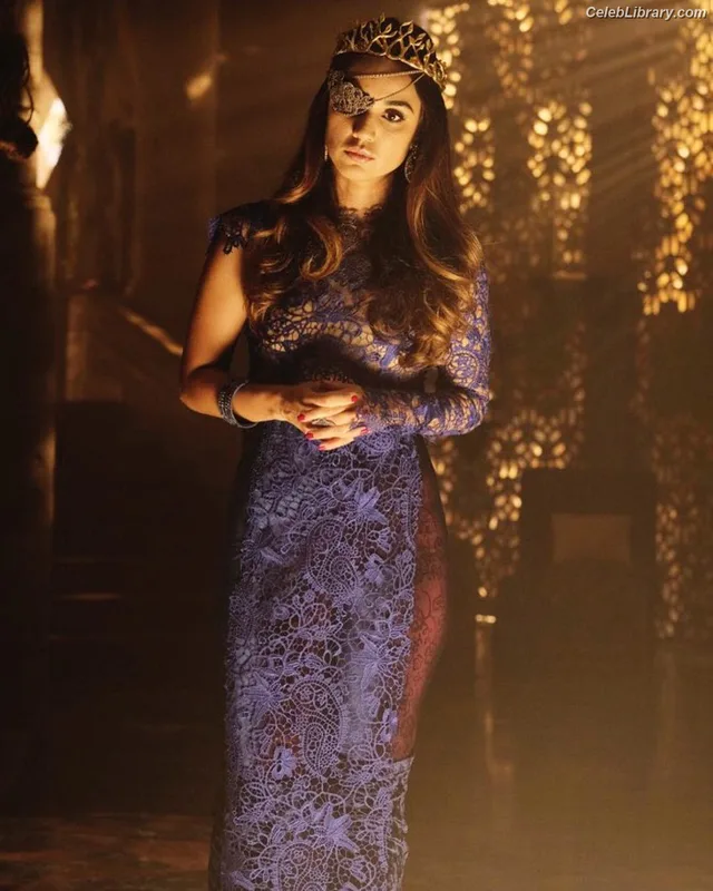 Summer Bishil photo 22 of 153