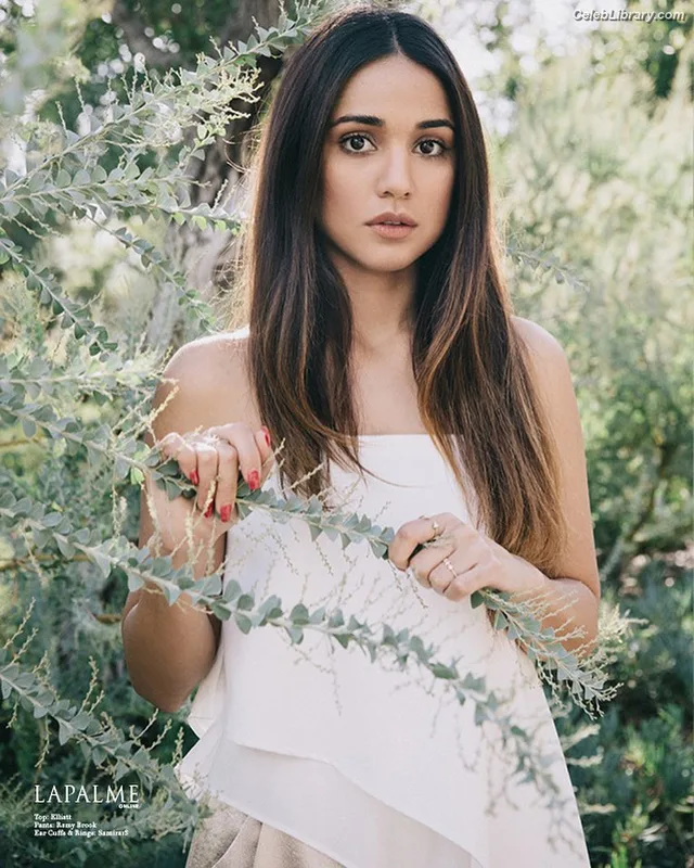Summer Bishil photo 23 of 153