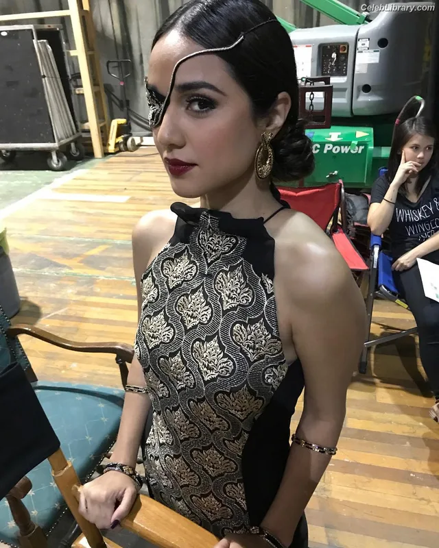 Summer Bishil photo 2 of 153