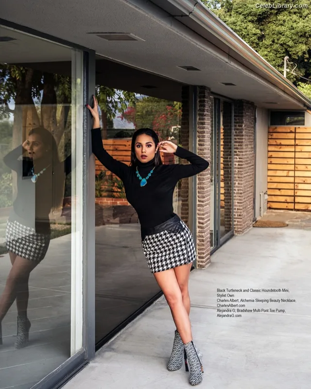 Summer Bishil photo 5 of 153