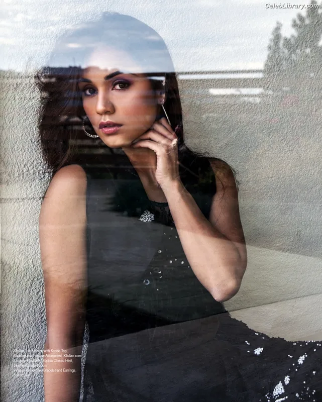Summer Bishil photo 13 of 153