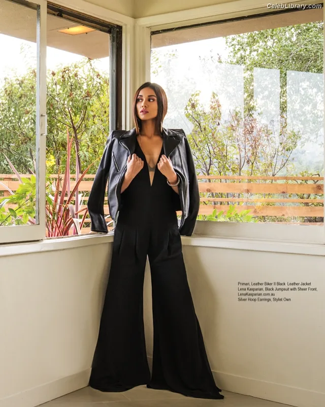 Summer Bishil photo 14 of 153