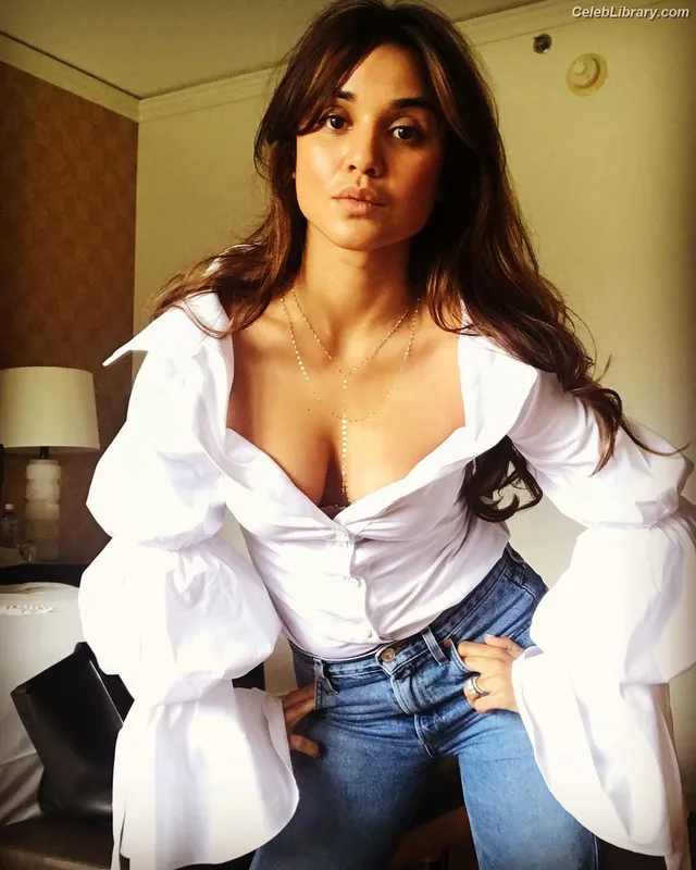Summer Bishil photo 17 of 153