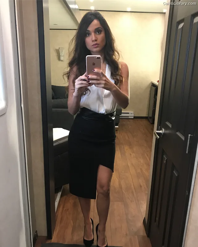 Summer Bishil photo 19 of 153
