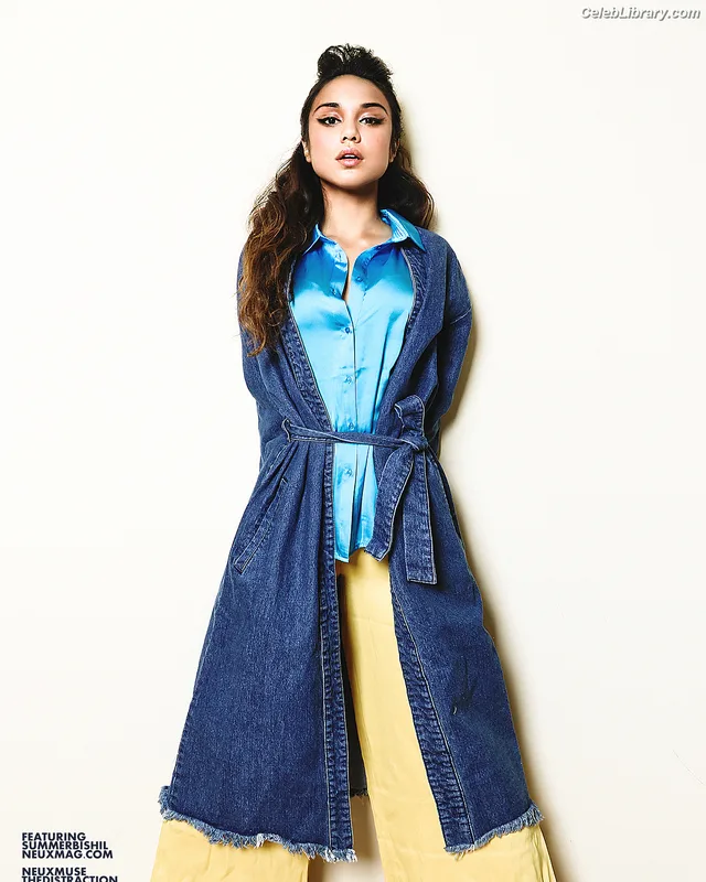 Summer Bishil photo 4 of 153