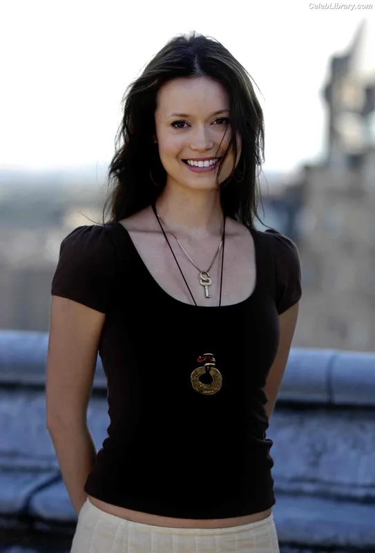 Summer Glau photo 5 of 85