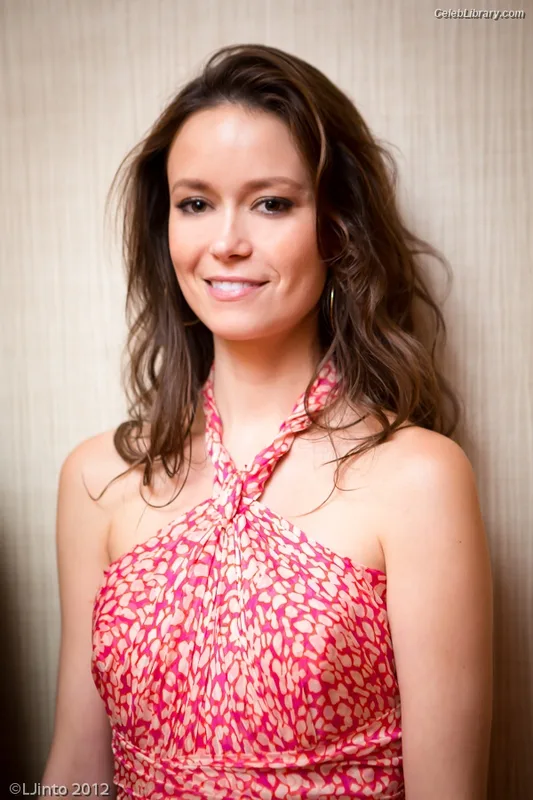 Summer Glau photo 6 of 85