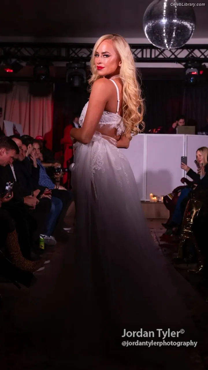 Summer Rae photo 15 of 691