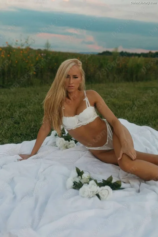 Summer Rae photo 20 of 690