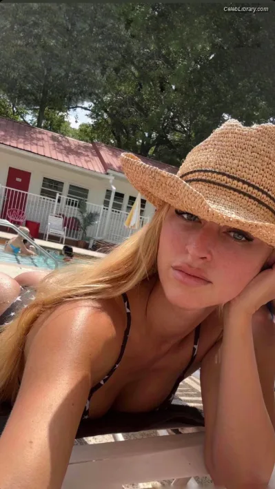 Summer Rae photo 1 of 690