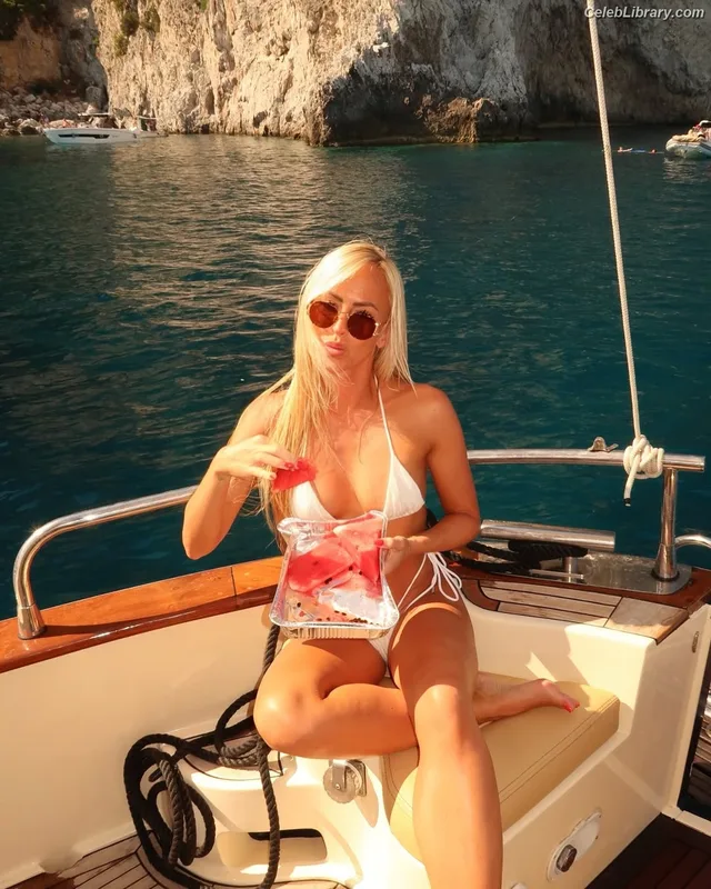 Summer Rae photo 13 of 690