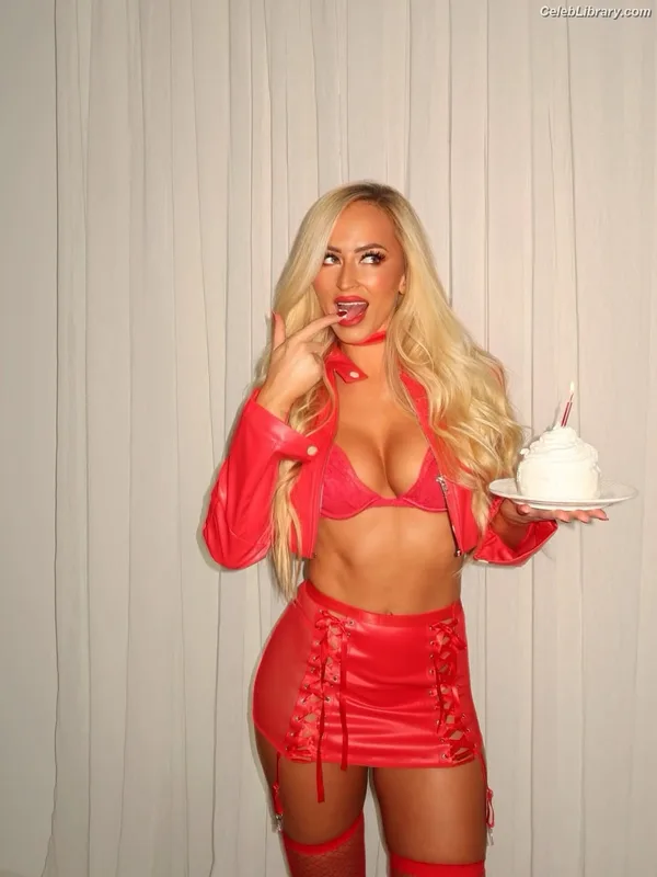 Summer Rae photo 3 of 690