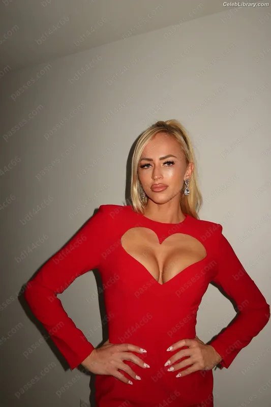 Summer Rae photo 12 of 690
