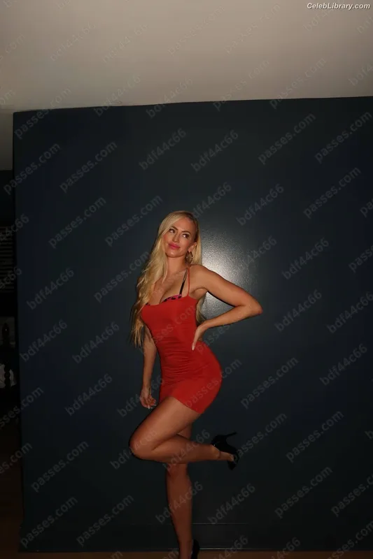 Summer Rae photo 17 of 690