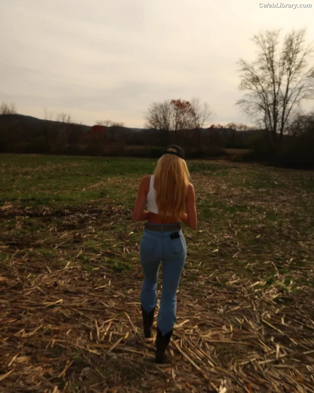 Summer Rae photo 18 of 690