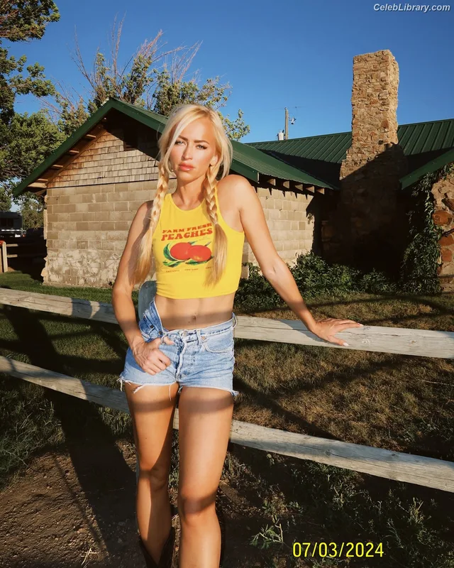 Summer Rae photo 21 of 690