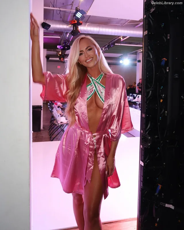Summer Rae photo 17 of 690