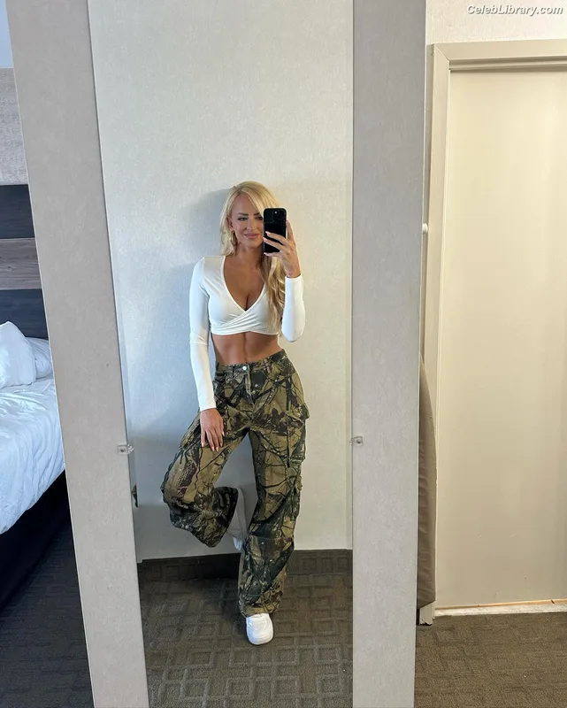Summer Rae photo 12 of 690