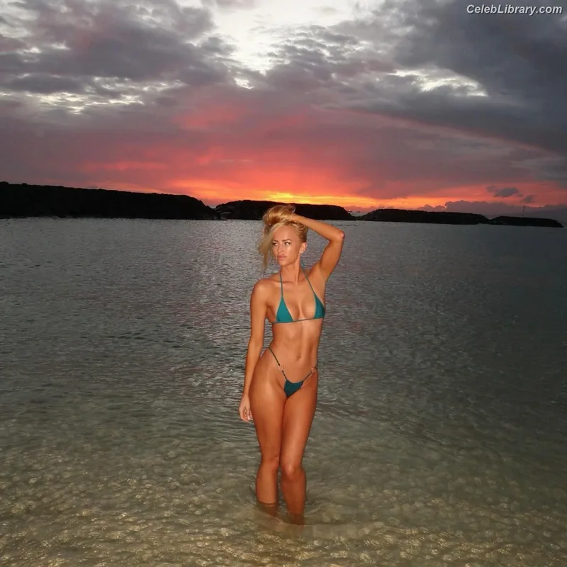 Summer Rae photo 13 of 690