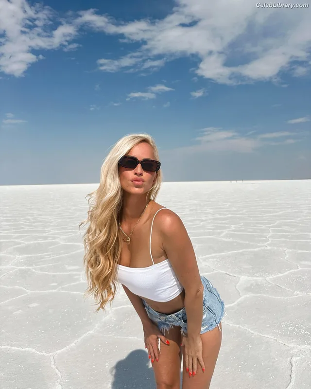 Summer Rae photo 24 of 690