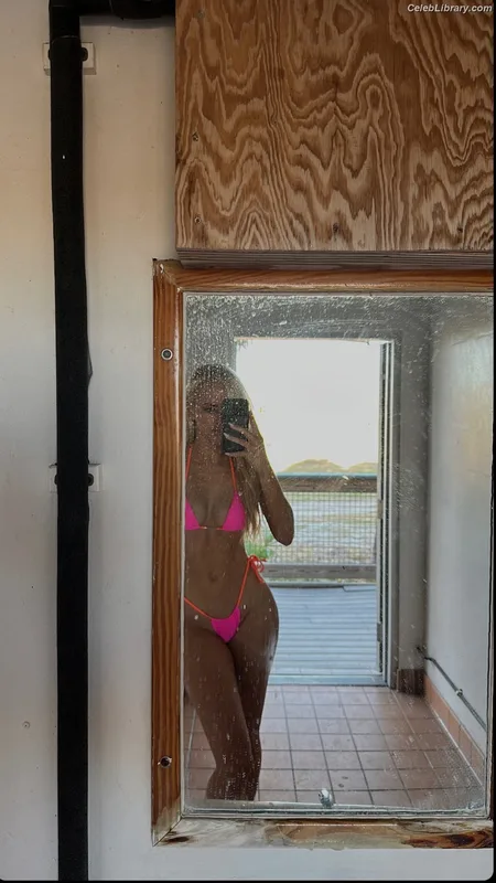 Summer Rae photo 3 of 690