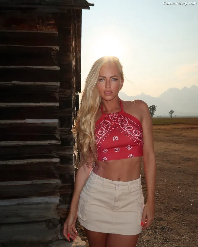 Summer Rae photo 13 of 690