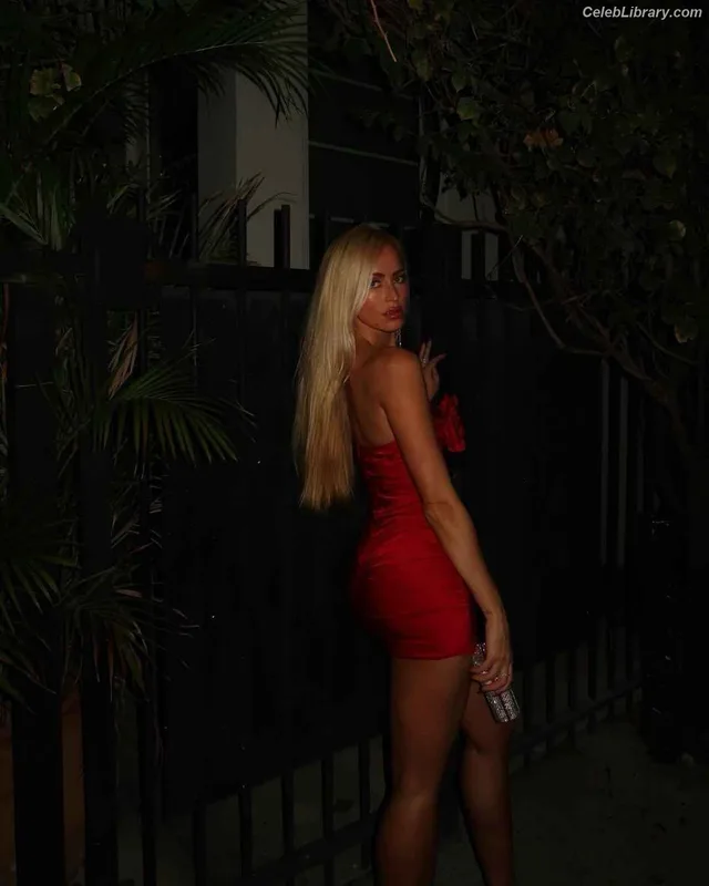 Summer Rae photo 4 of 690