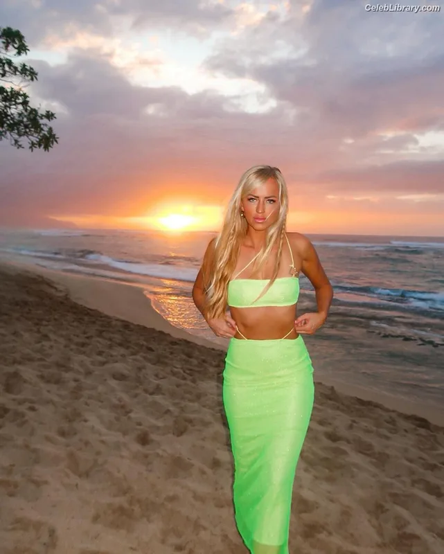 Summer Rae photo 6 of 690