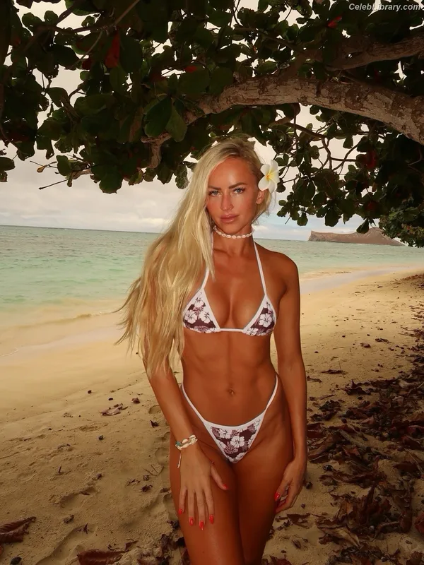 Summer Rae photo 9 of 690
