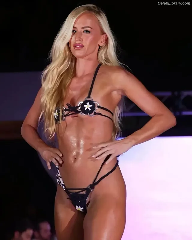 Summer Rae photo 6 of 690