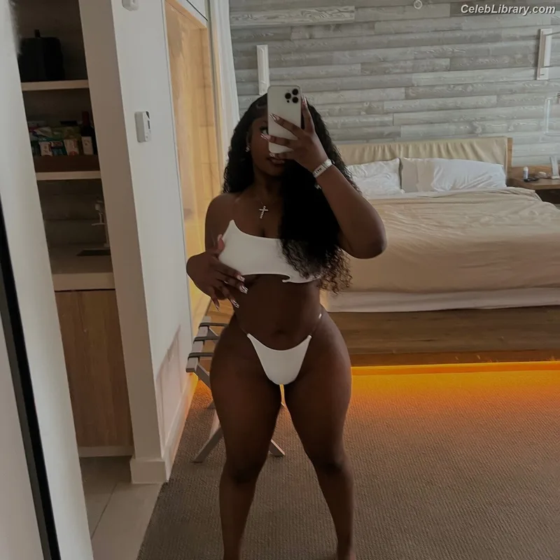 Summerella photo 8 of 9