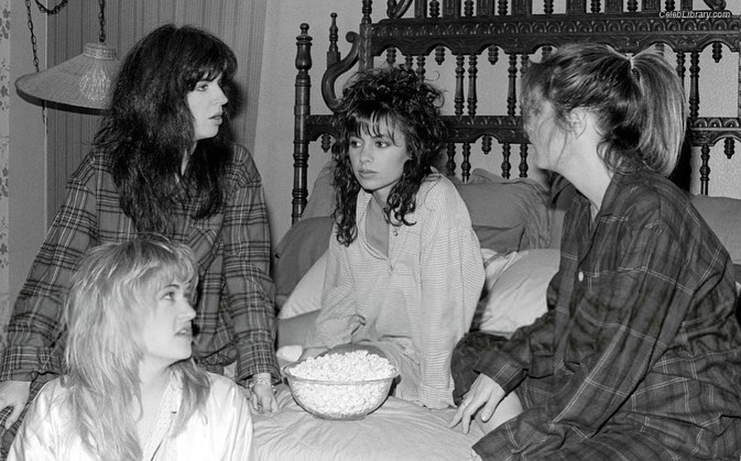 Susanna Hoffs photo 16 of 27
