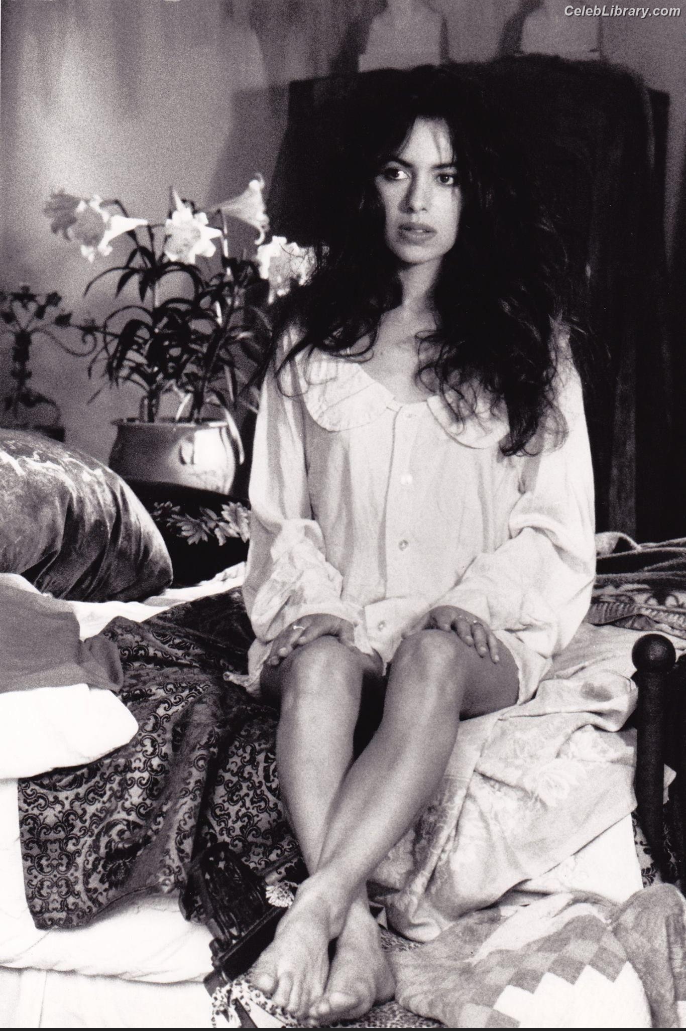 Susanna Hoffs photo 22 of 27