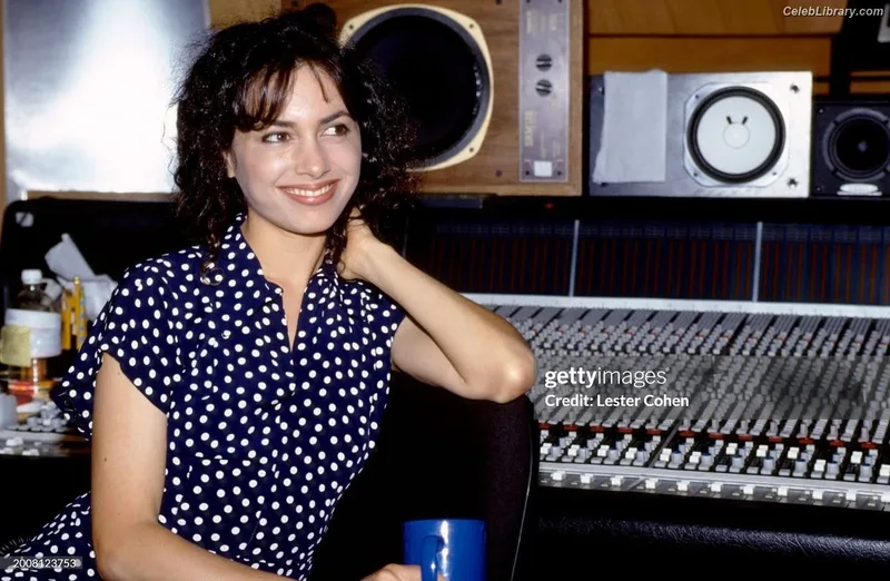 Susanna Hoffs photo 1 of 27