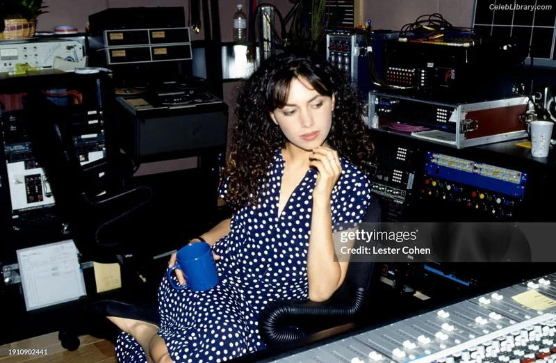 Susanna Hoffs photo 2 of 27