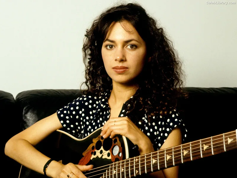 Susanna Hoffs photo 5 of 27