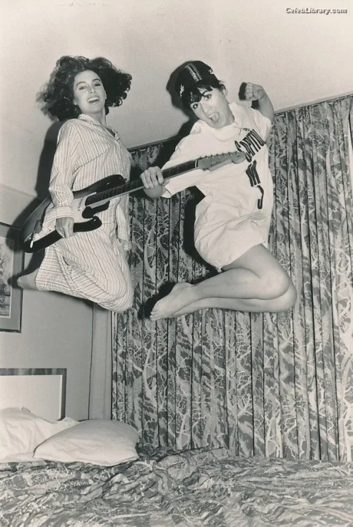 Susanna Hoffs photo 8 of 27