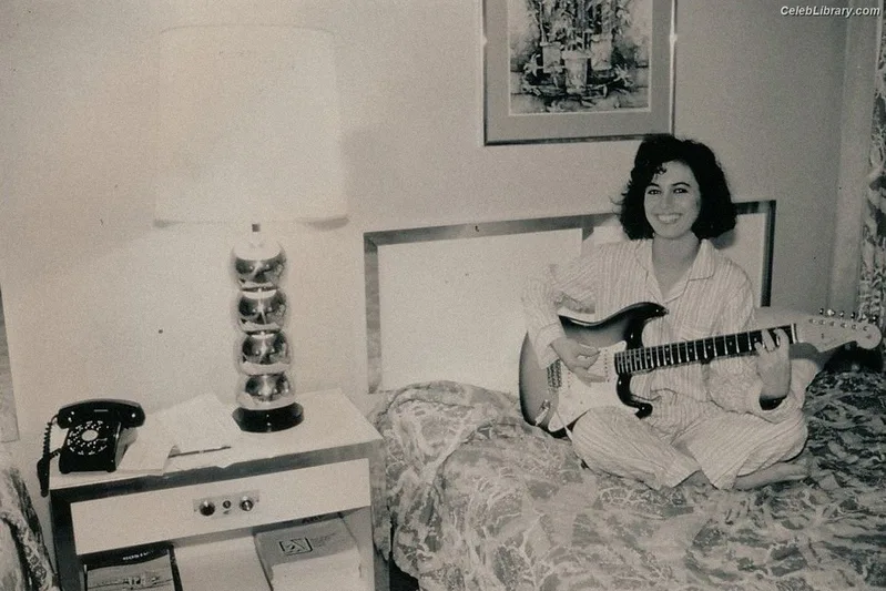 Susanna Hoffs photo 9 of 27