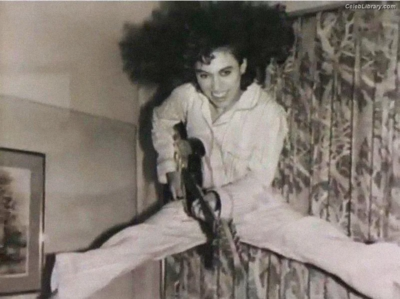 Susanna Hoffs photo 10 of 27