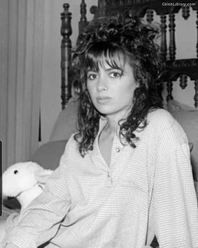 Susanna Hoffs photo 13 of 27