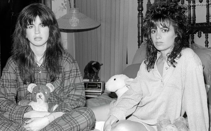 Susanna Hoffs photo 15 of 27